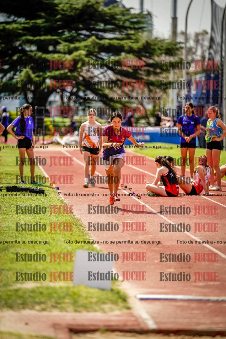 Fotos del salto en largo de mujeres