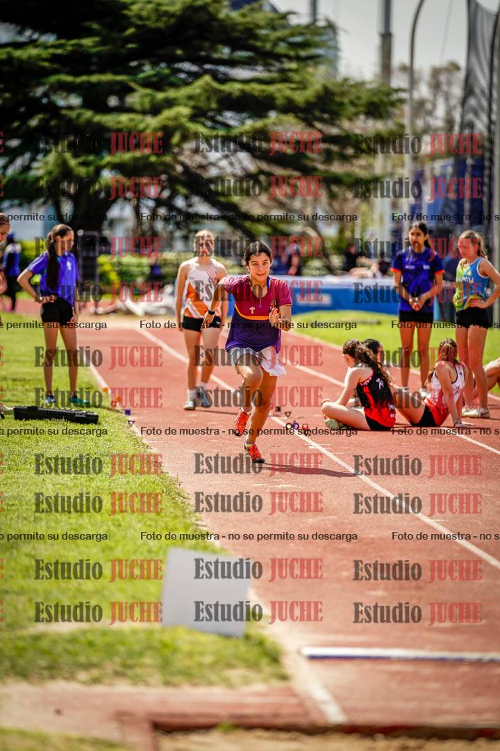 Fotos del salto en largo de mujeres