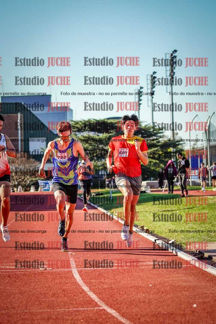 Fotos de los 800 m llanos de varones