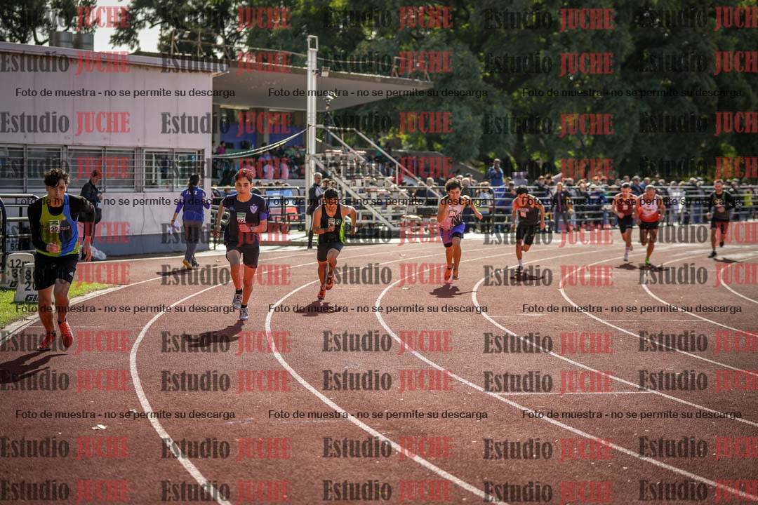 Fotos de los 800 m llanos de varones