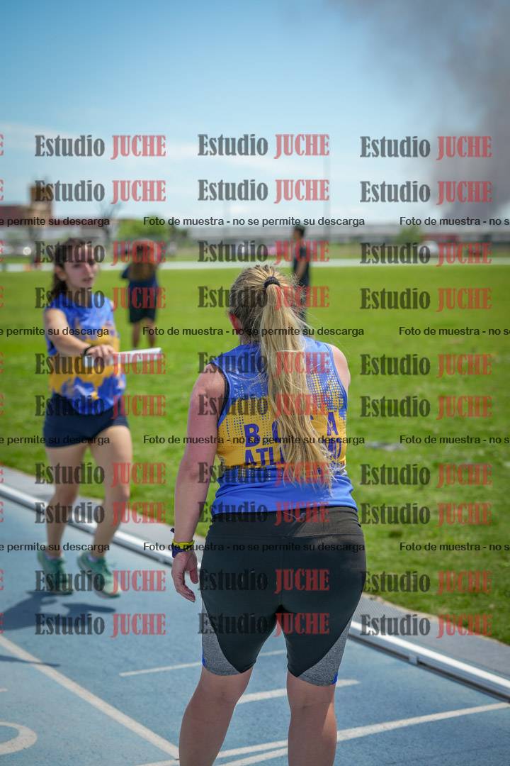 Fotos durante el transcurso de los relevos 20' para running teams - serie 1