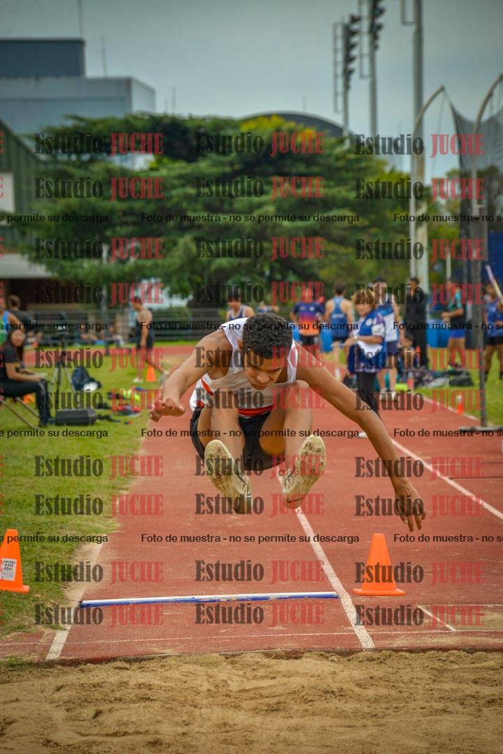 Fotos del salto en largo de varones - mayores