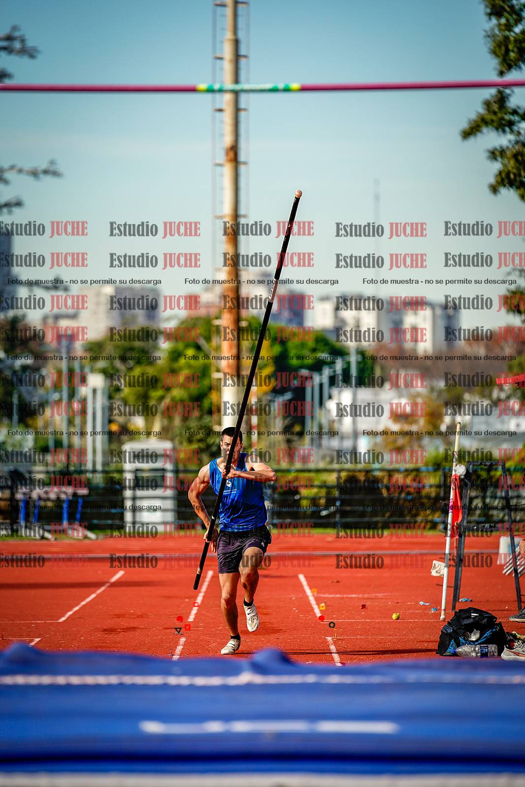 Fotos del salto con garrocha de varones - decatlón 8