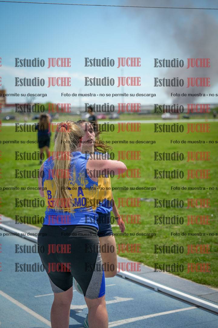 Fotos durante el transcurso de los relevos 20' para running teams - serie 1