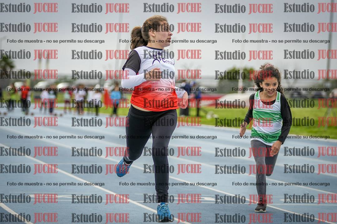 Fotos de los 50 m llanos de mujeres - U12