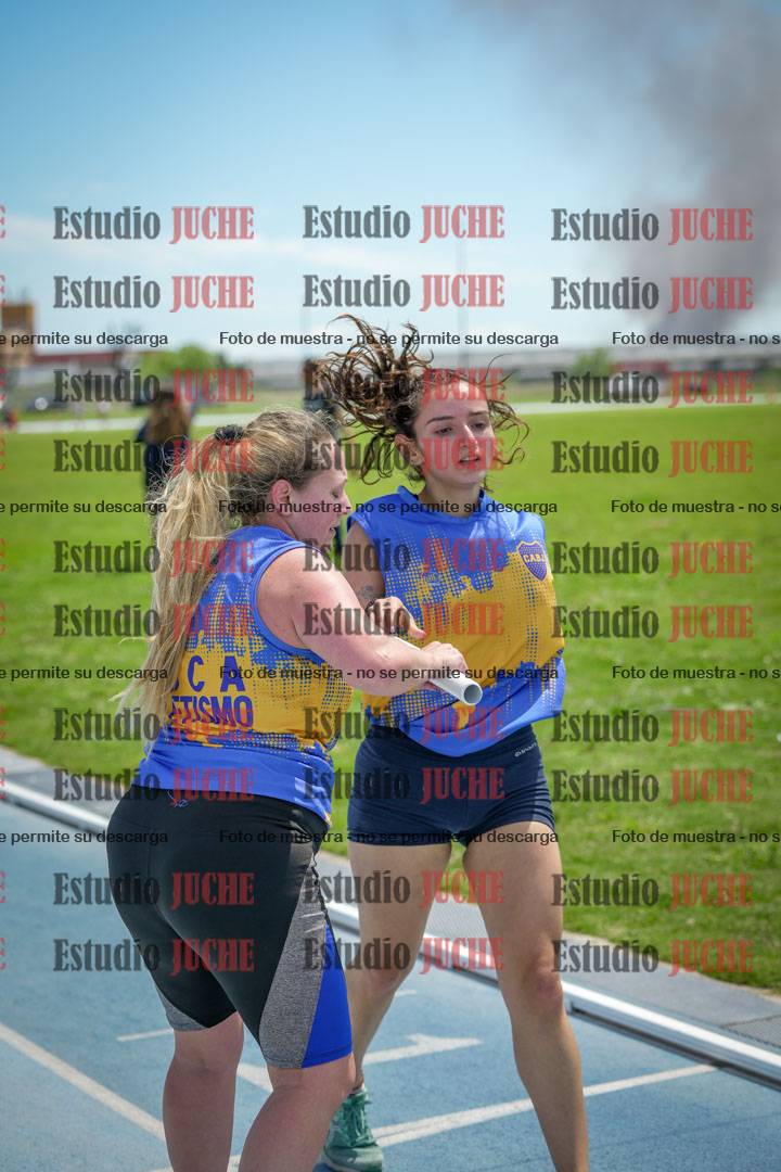 Fotos durante el transcurso de los relevos 20' para running teams - serie 1