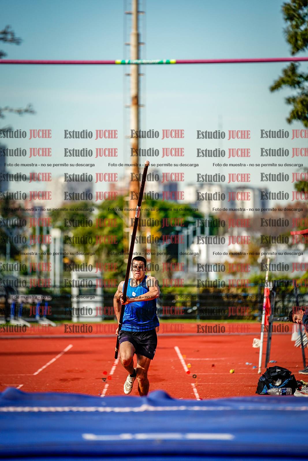 Fotos del salto con garrocha de varones - decatlón 8