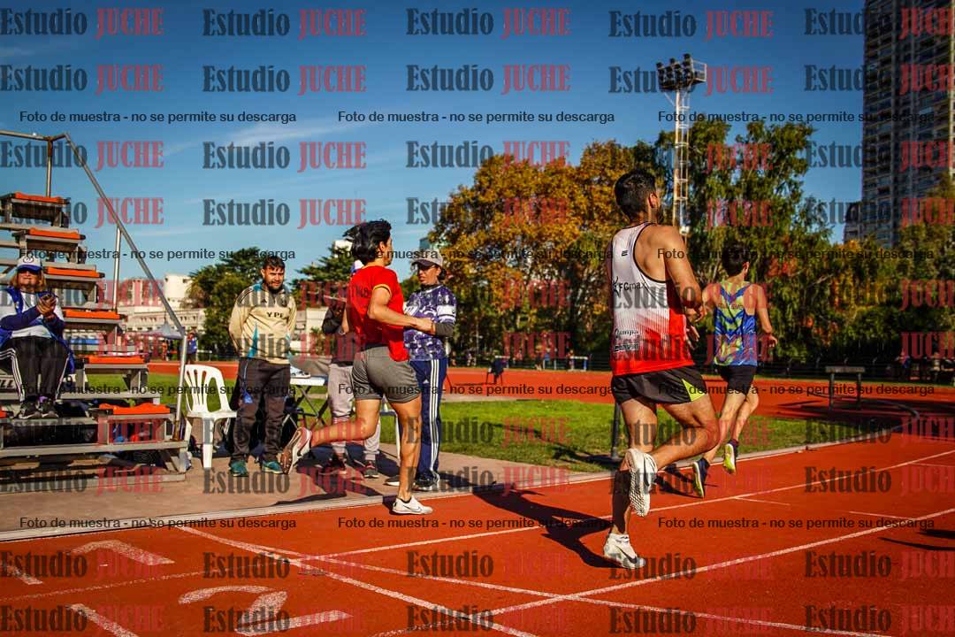 Fotos de los 800 m llanos de varones