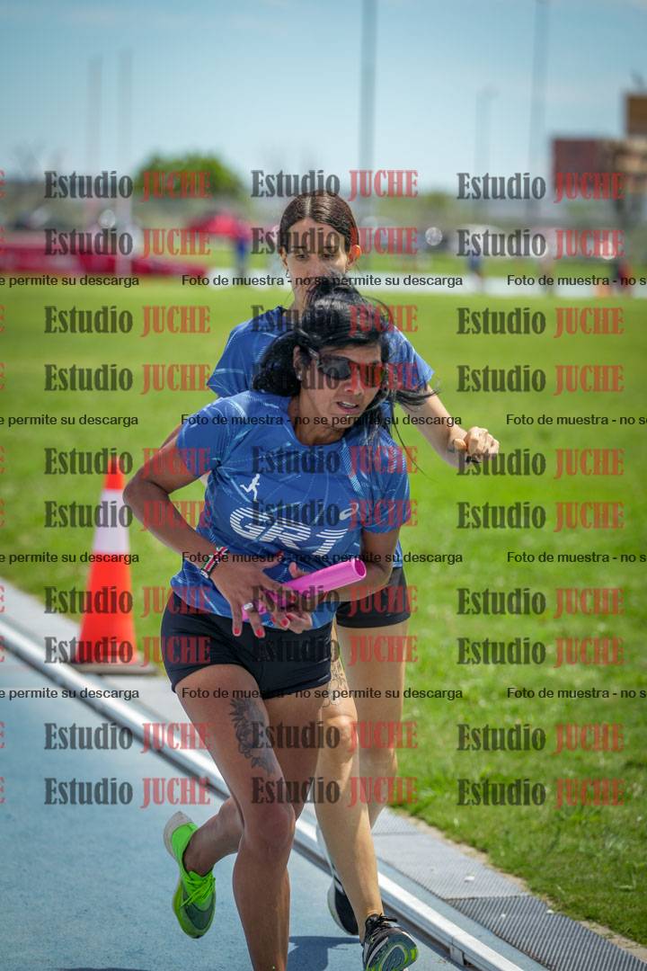 Fotos durante el transcurso de los relevos 20' para running teams - serie 1