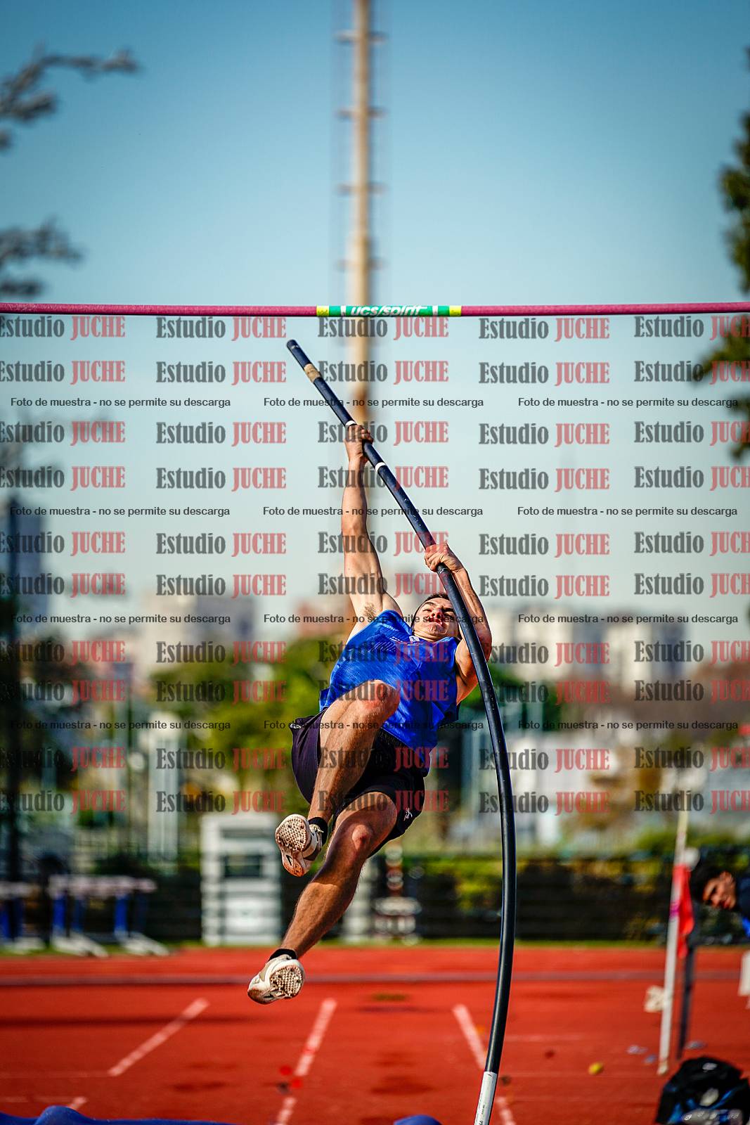 Fotos del salto con garrocha de varones - decatlón 8