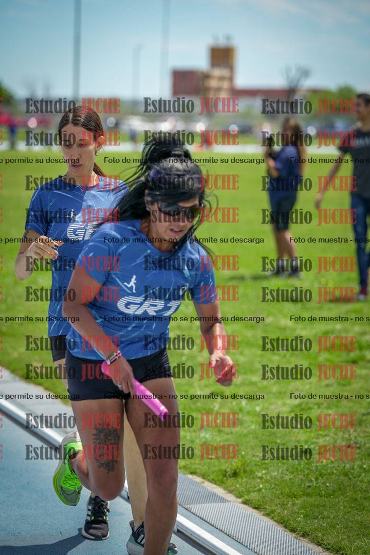 Fotos durante el transcurso de los relevos 20' para running teams - serie 1