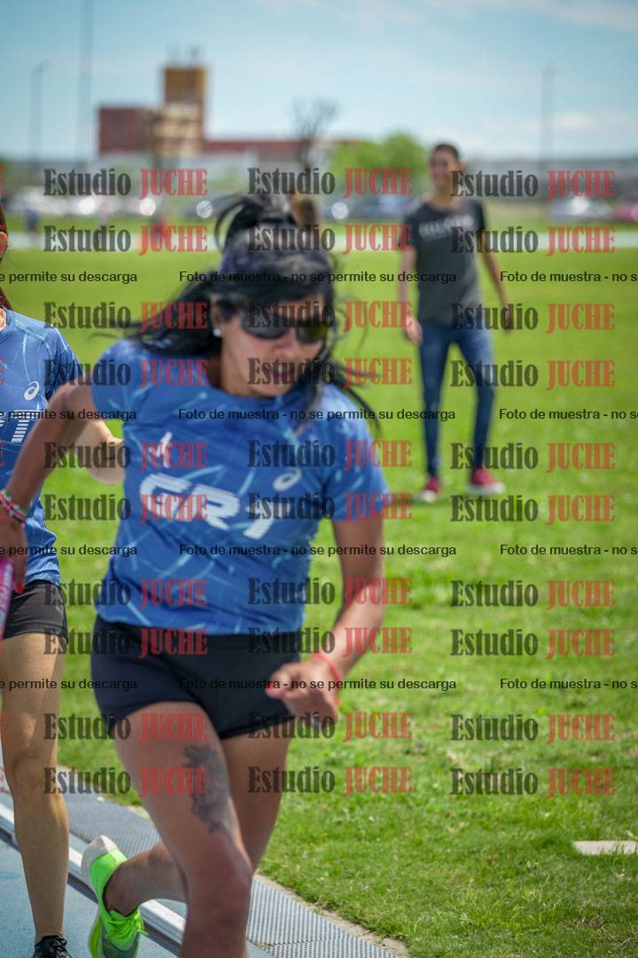 Fotos durante el transcurso de los relevos 20' para running teams - serie 1