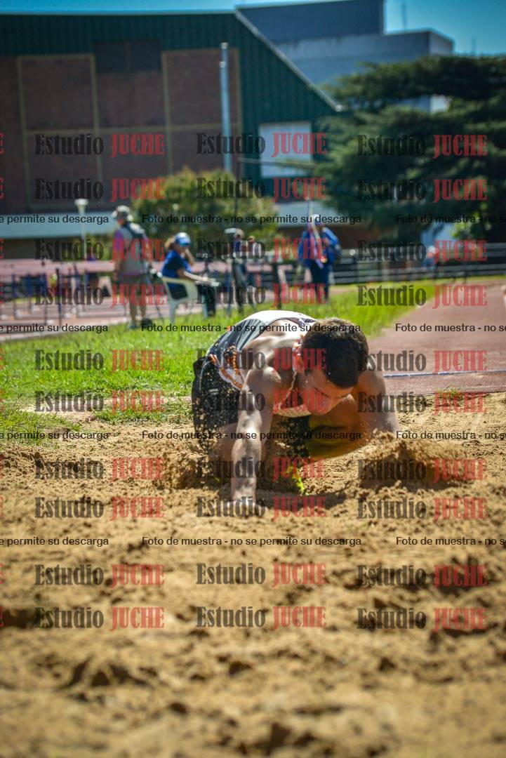 Fotos del salto en largo de varones