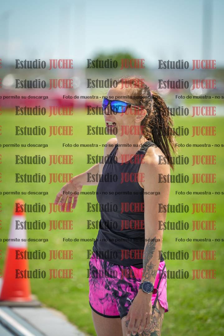 Fotos durante el transcurso de los relevos 20' para running teams - serie 1