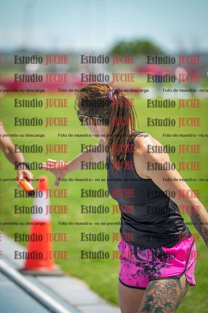 Fotos durante el transcurso de los relevos 20' para running teams - serie 1