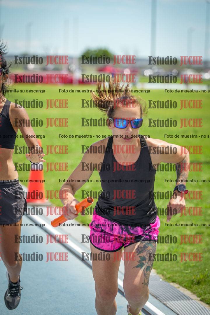Fotos durante el transcurso de los relevos 20' para running teams - serie 1