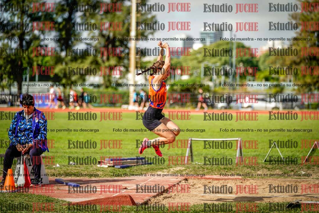 Fotos del salto en largo de mujeres