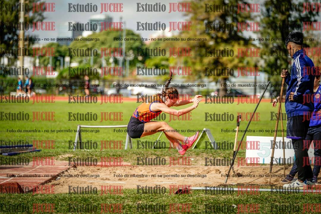 Fotos del salto en largo de mujeres