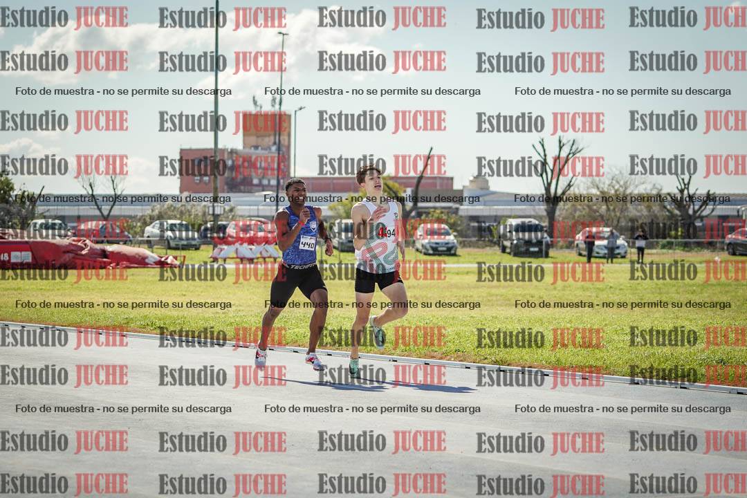 Fotos de los 800 m llanos de varones