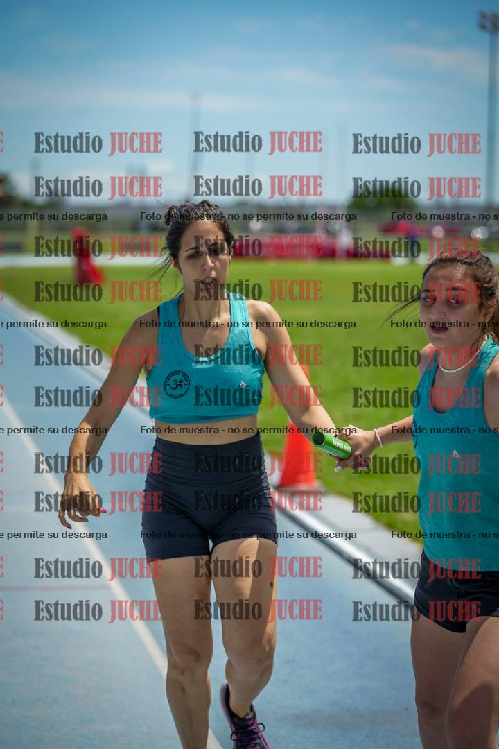 Fotos durante el transcurso de los relevos 20' para running teams - serie 1