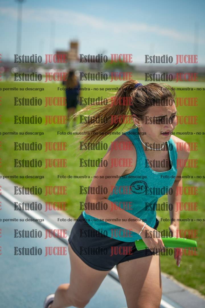 Fotos durante el transcurso de los relevos 20' para running teams - serie 1