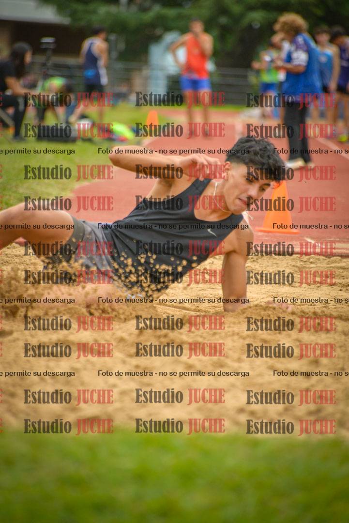 Fotos del salto en largo de varones - mayores
