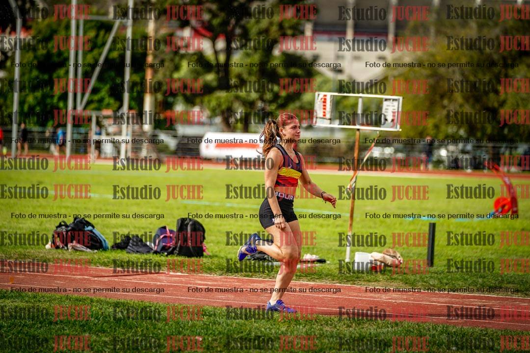 Fotos del salto en largo de mujeres