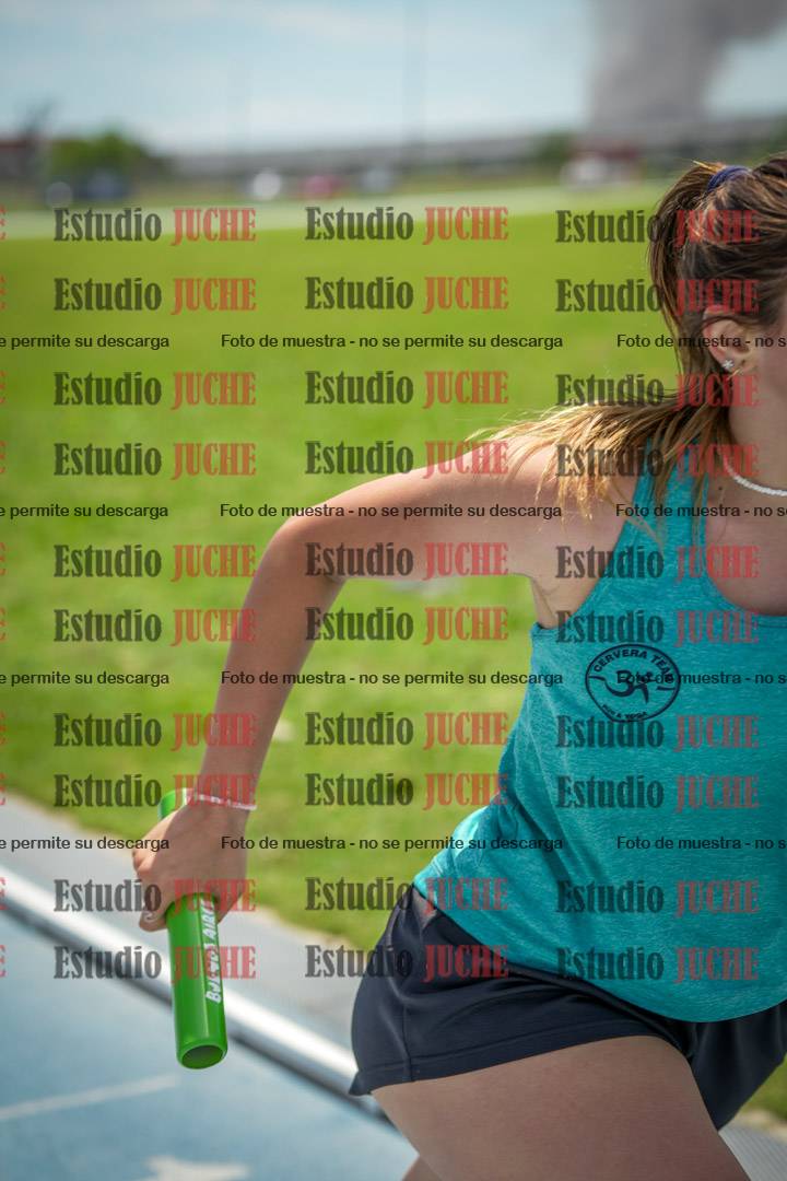 Fotos durante el transcurso de los relevos 20' para running teams - serie 1