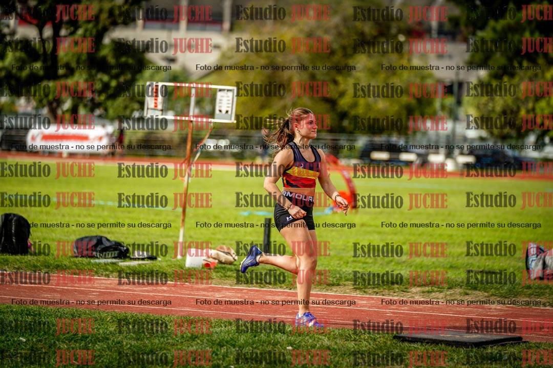 Fotos del salto en largo de mujeres