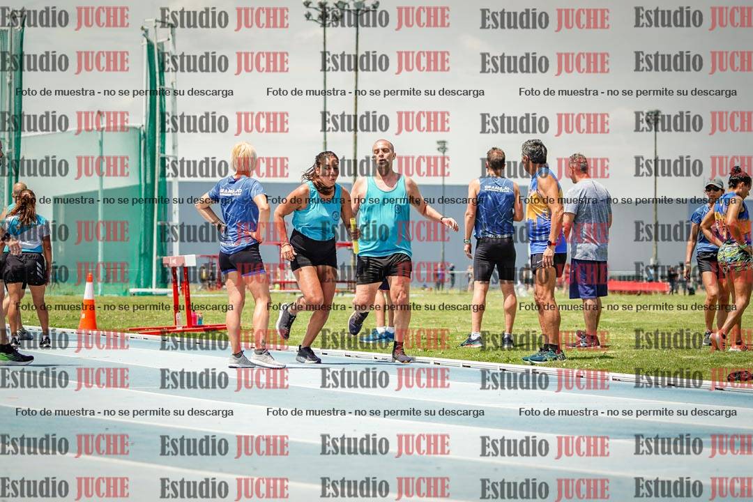Fotos durante el transcurso de los relevos 20' para running teams - serie 1