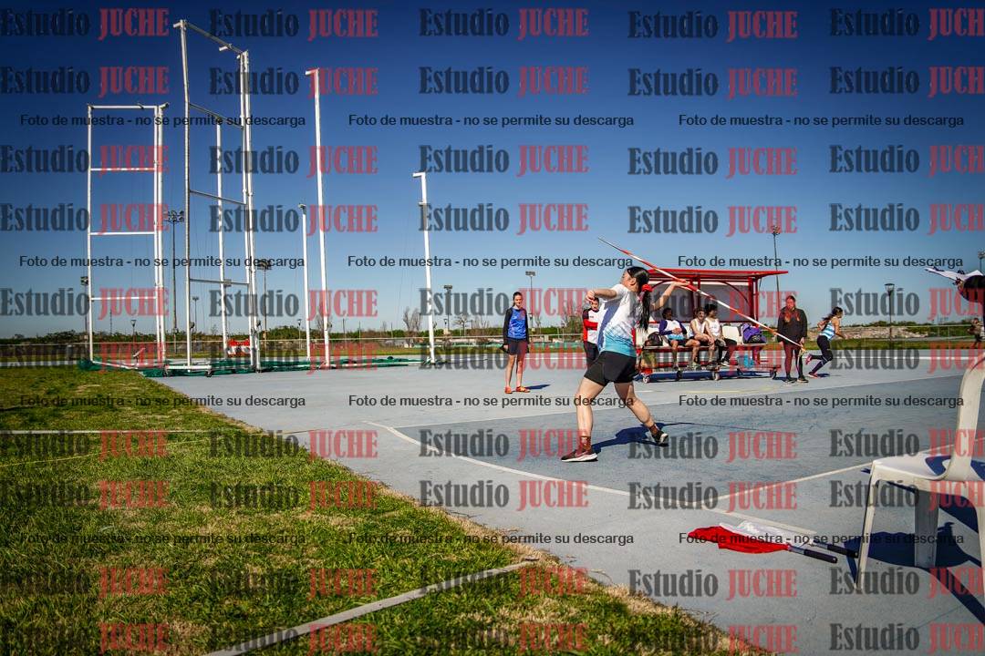 Fotos del lanzamiento de jabalina de mujeres y varones - U15