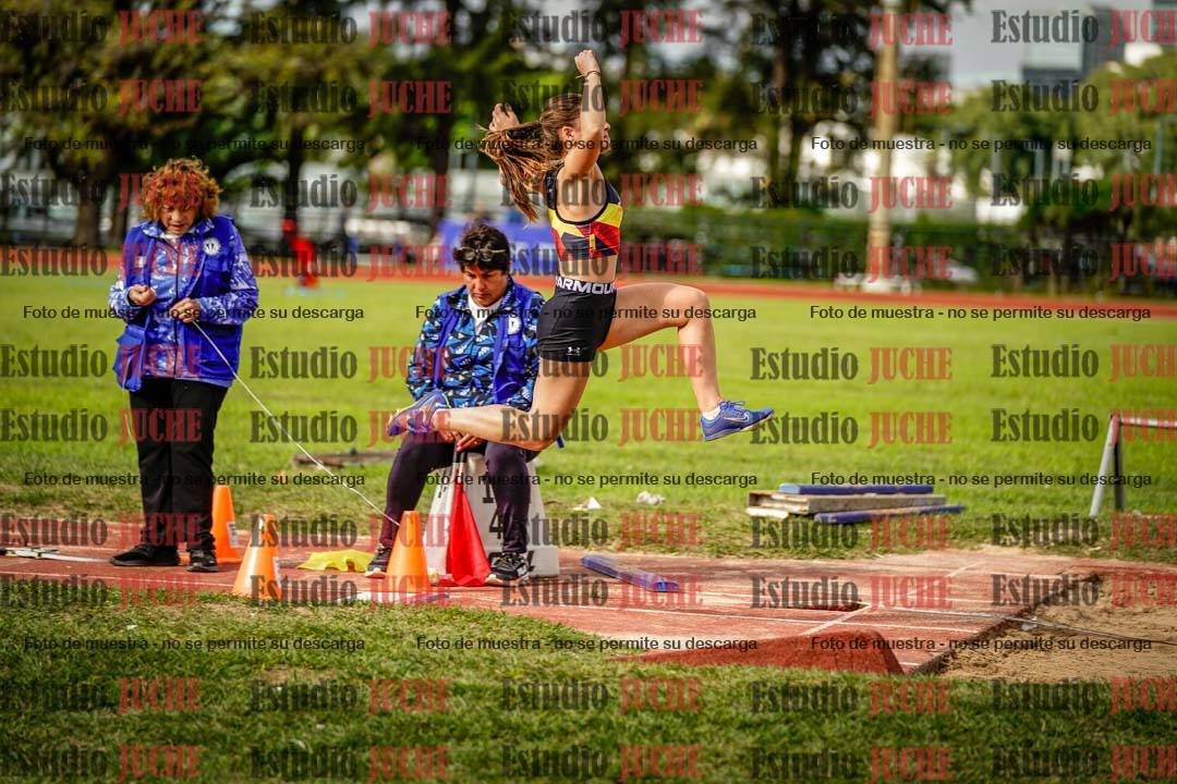 Fotos del salto en largo de mujeres
