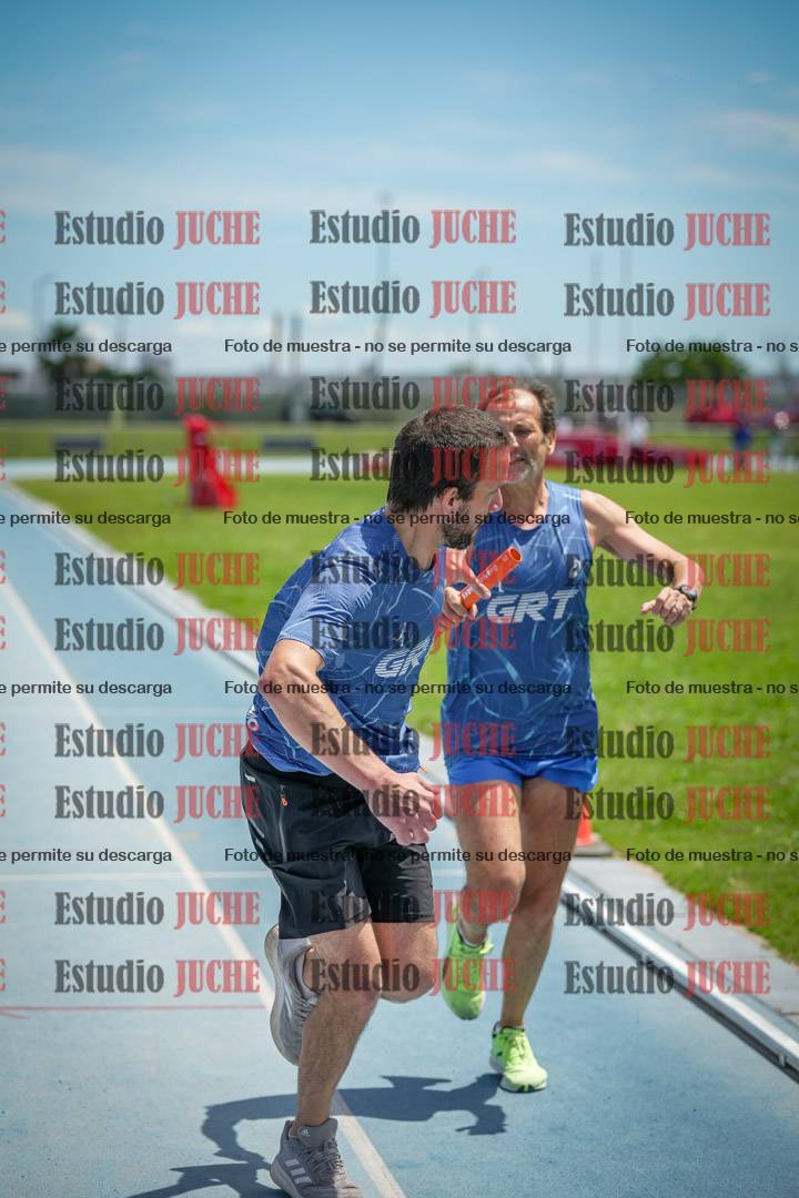 Fotos durante el transcurso de los relevos 20' para running teams - serie 1