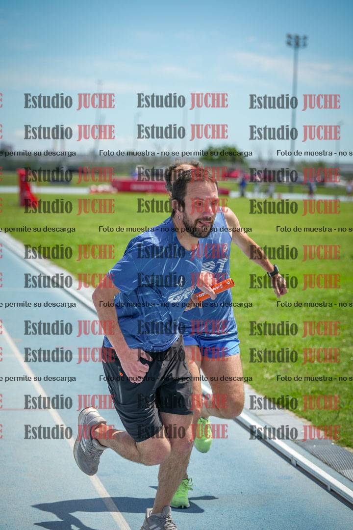 Fotos durante el transcurso de los relevos 20' para running teams - serie 1