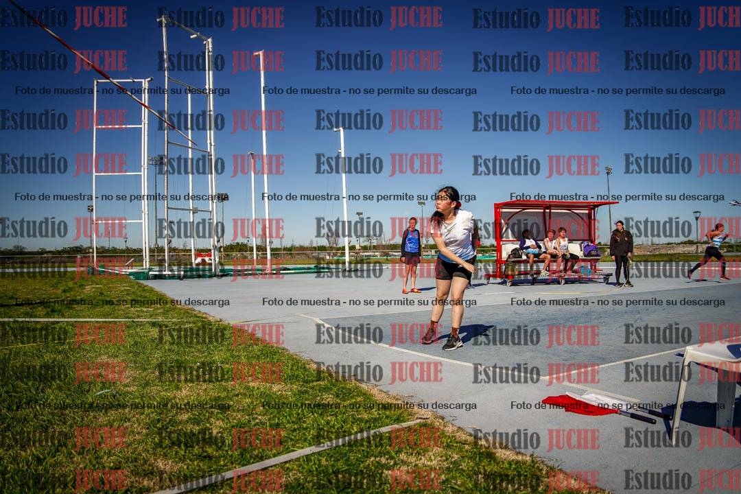 Fotos del lanzamiento de jabalina de mujeres y varones - U15