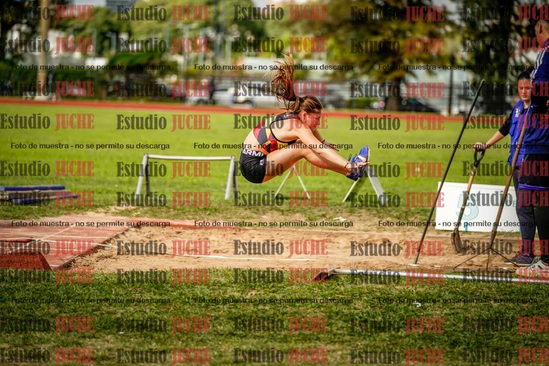 Fotos del salto en largo de mujeres