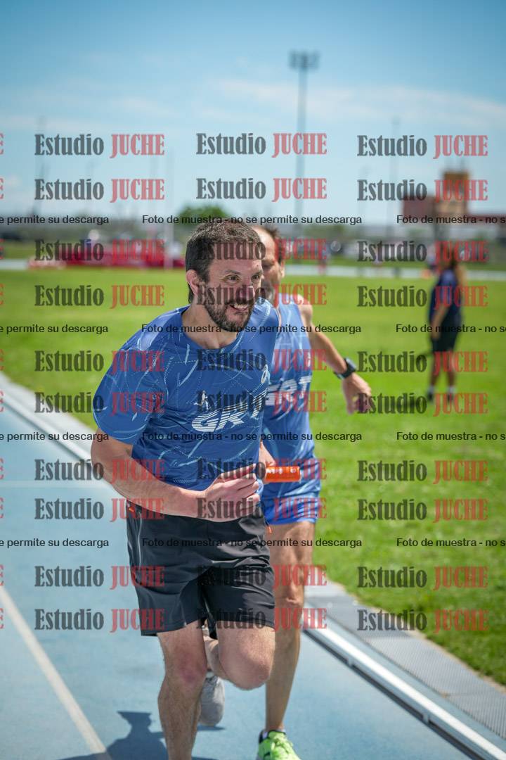 Fotos durante el transcurso de los relevos 20' para running teams - serie 1