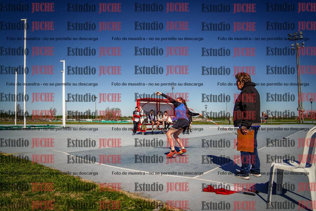 Fotos del lanzamiento de jabalina de mujeres y varones - U15