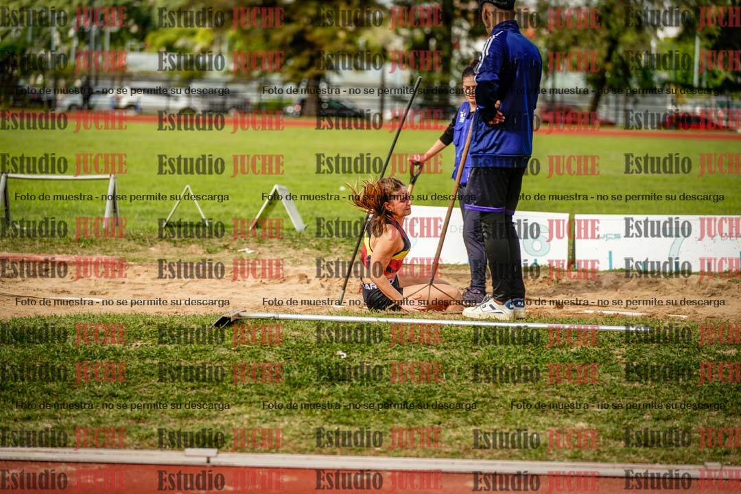 Fotos del salto en largo de mujeres
