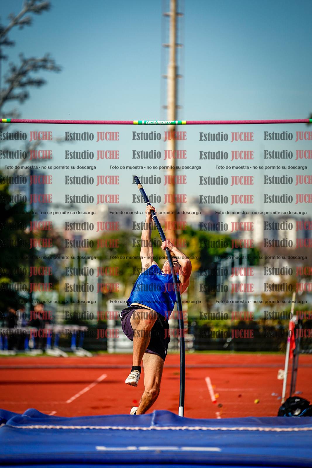Fotos del salto con garrocha de varones - decatlón 8