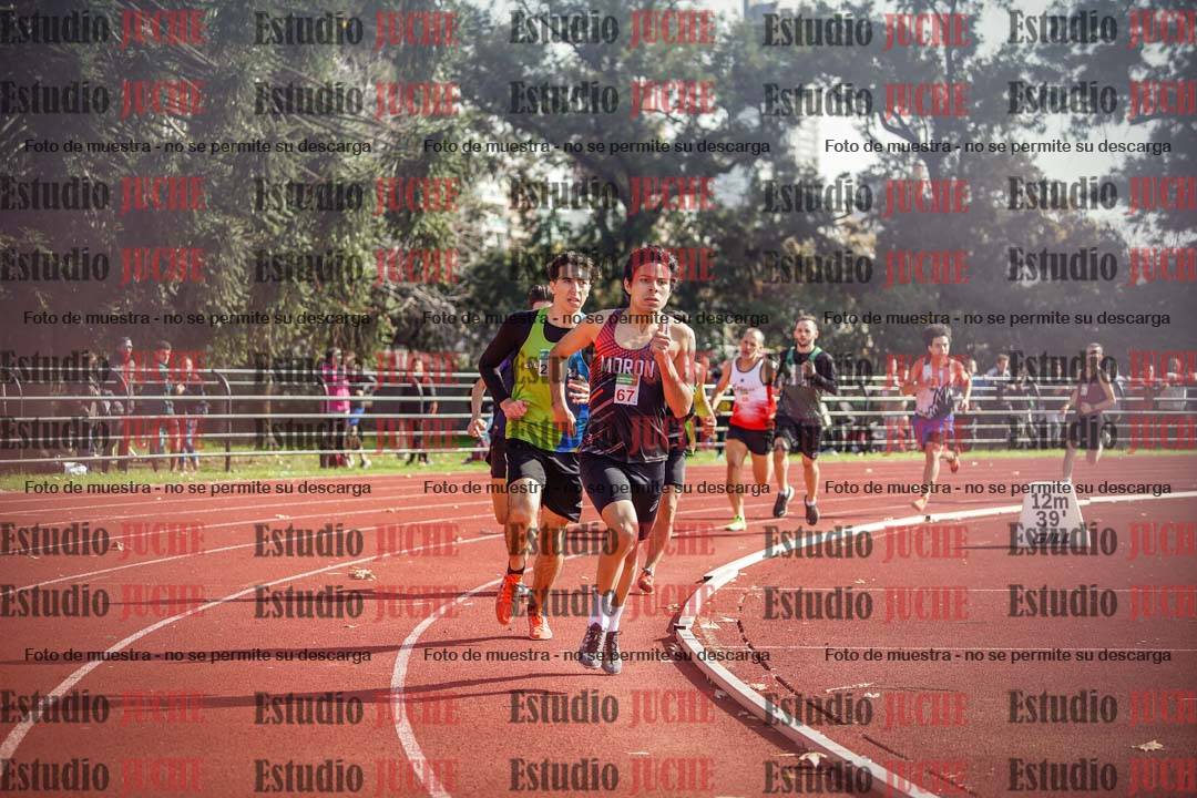 Fotos de los 800 m llanos de varones