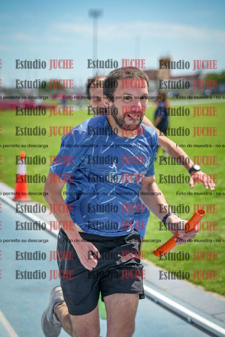 Fotos durante el transcurso de los relevos 20' para running teams - serie 1