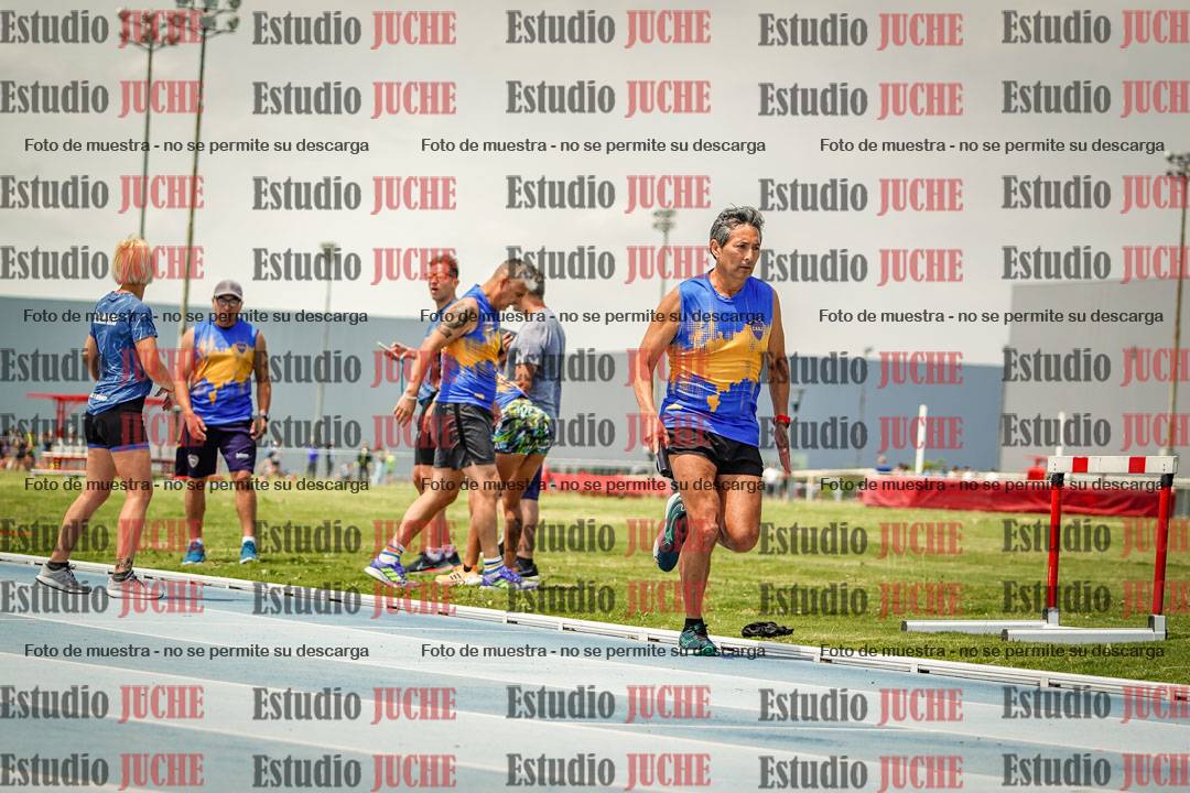 Fotos durante el transcurso de los relevos 20' para running teams - serie 1