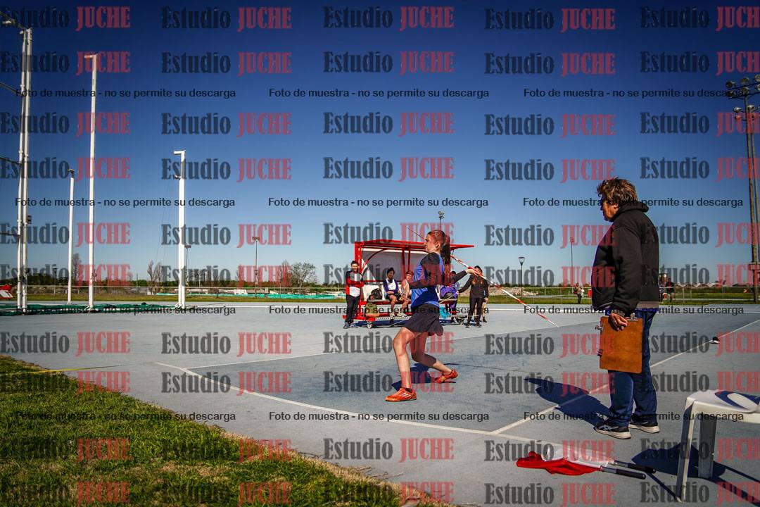 Fotos del lanzamiento de jabalina de mujeres y varones - U15