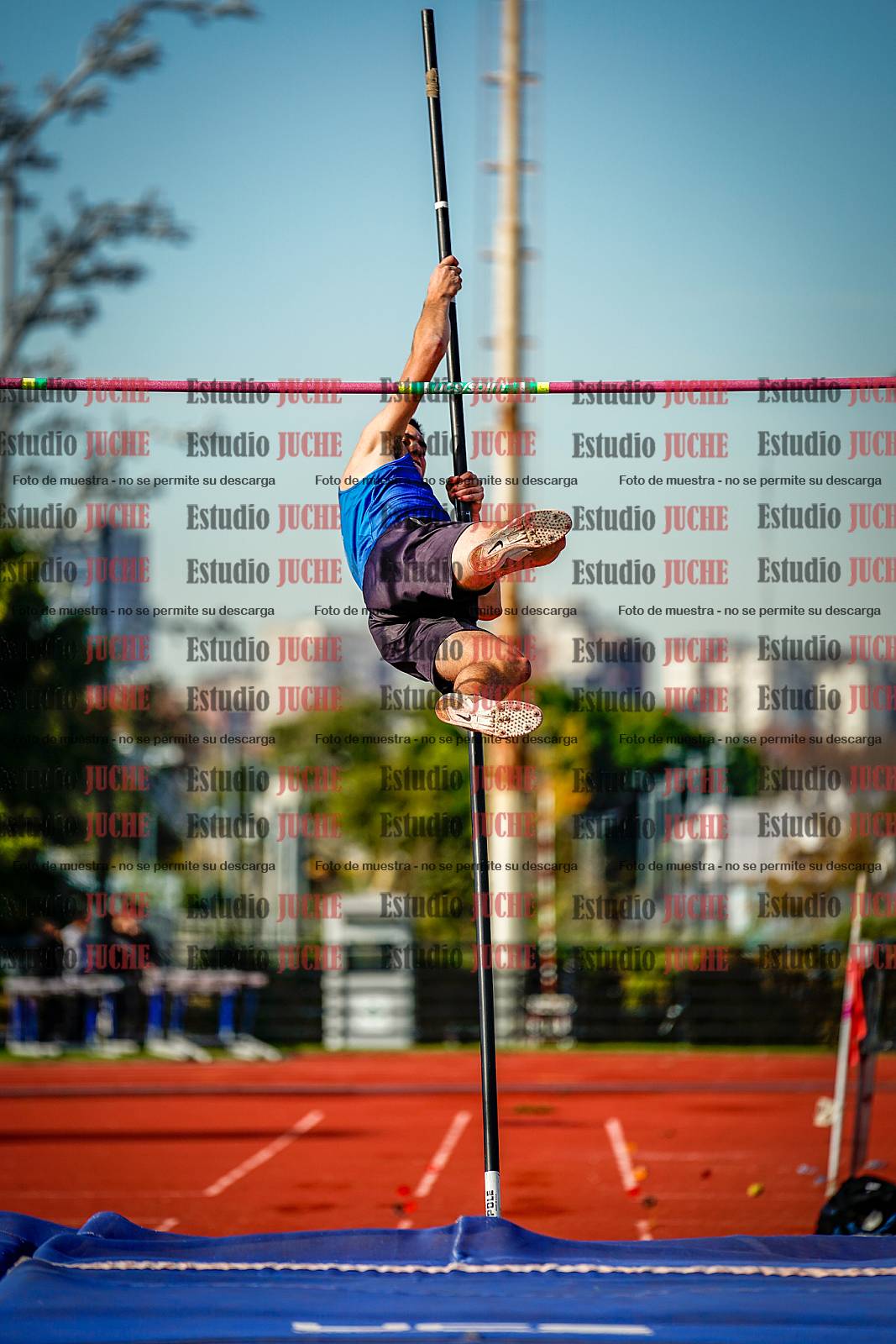 Fotos del salto con garrocha de varones - decatlón 8