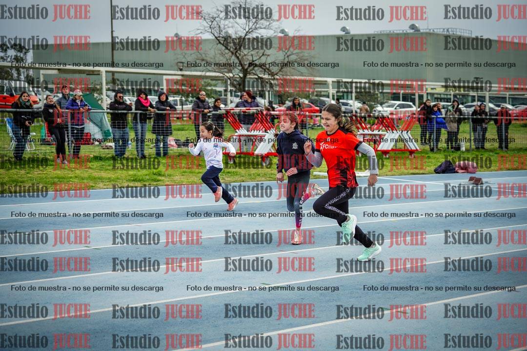 Fotos de los 50 m llanos de mujeres - U12