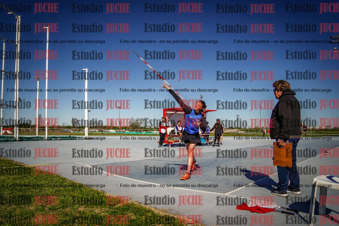 Fotos del lanzamiento de jabalina de mujeres y varones - U15