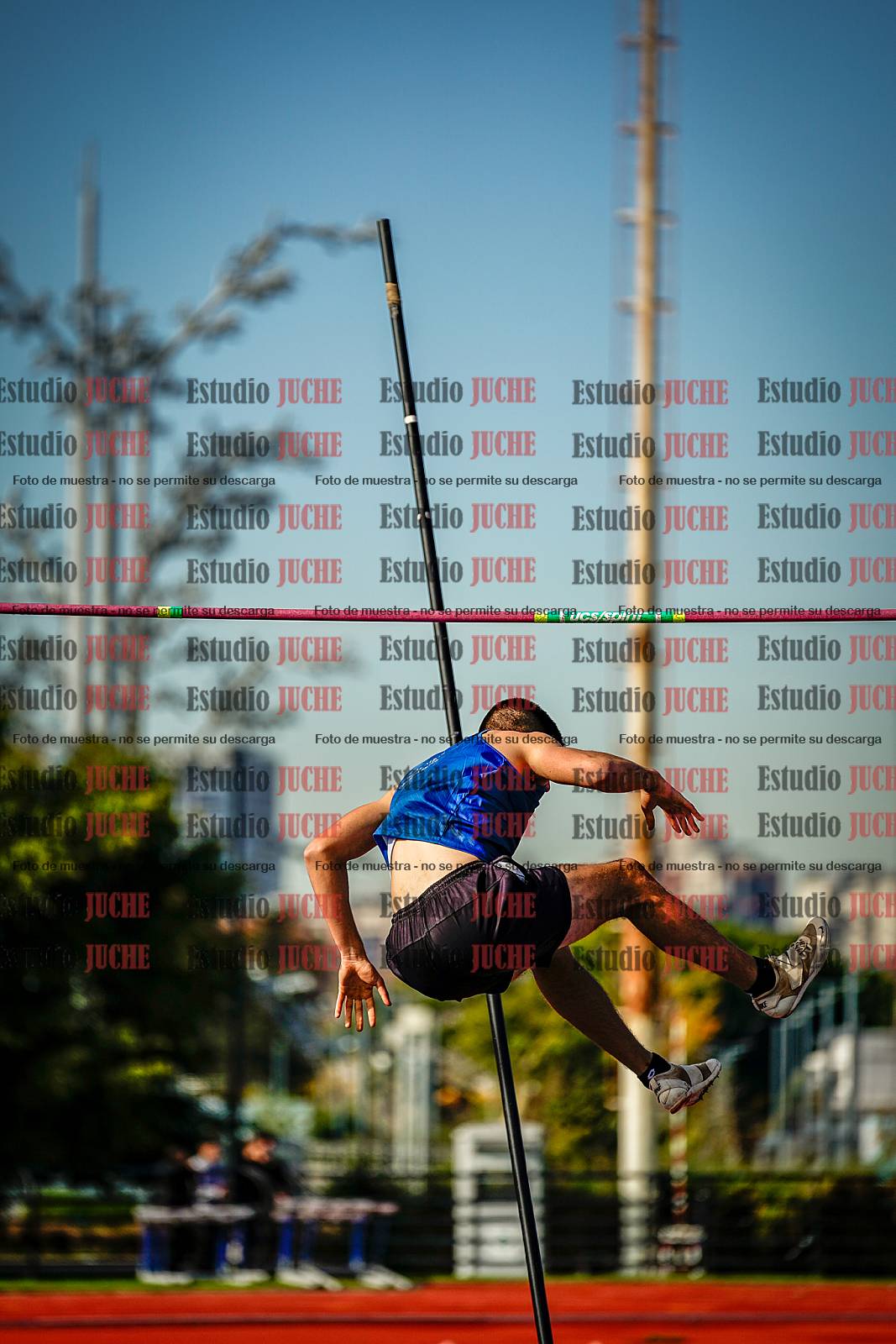 Fotos del salto con garrocha de varones - decatlón 8