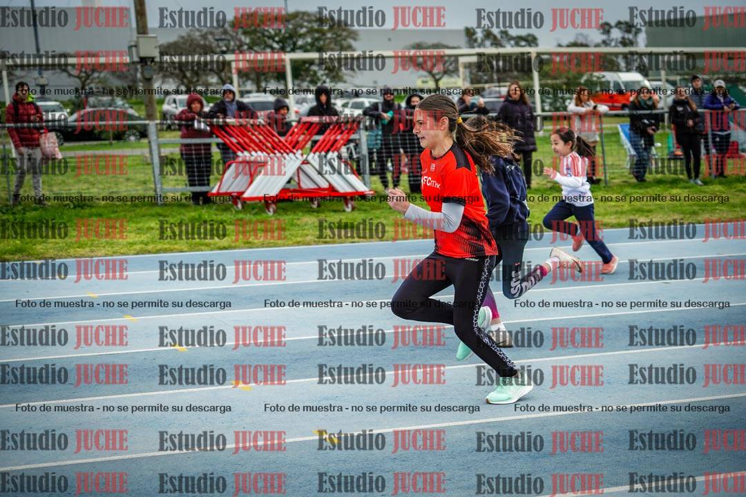 Fotos de los 50 m llanos de mujeres - U12