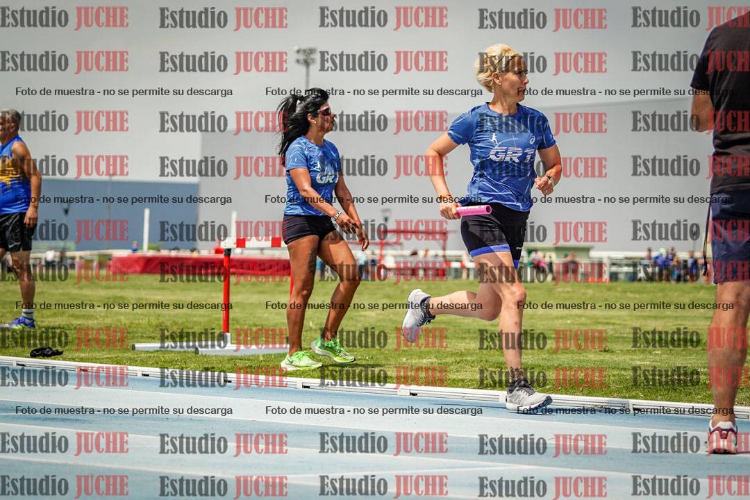 Fotos durante el transcurso de los relevos 20' para running teams - serie 1